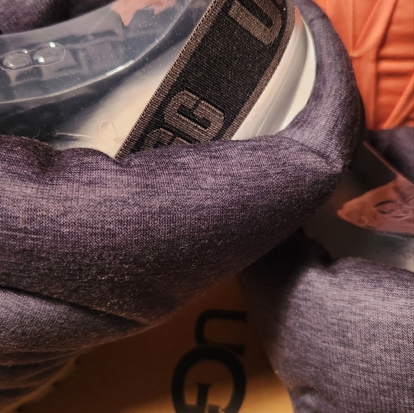 Ugg Super Soft Slipper/SLIDES - Picture 2 of 6